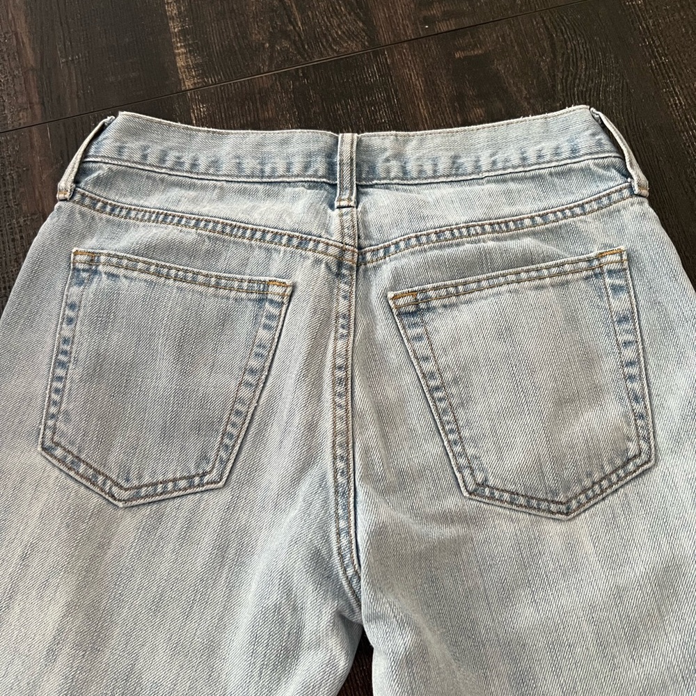 Old Navy Women's Light Blue Straight Leg Jeans - Picture 7 of 7